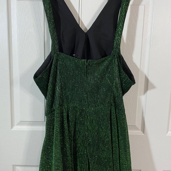 Elegant Green Prom Dress - Picture 8 of 13